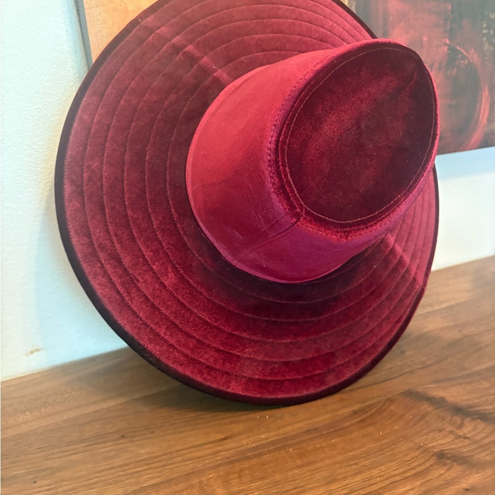 UNIF Red Wide-Brimmed Felt Hat